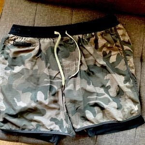 Vuori Lined Camo Shorts, Large